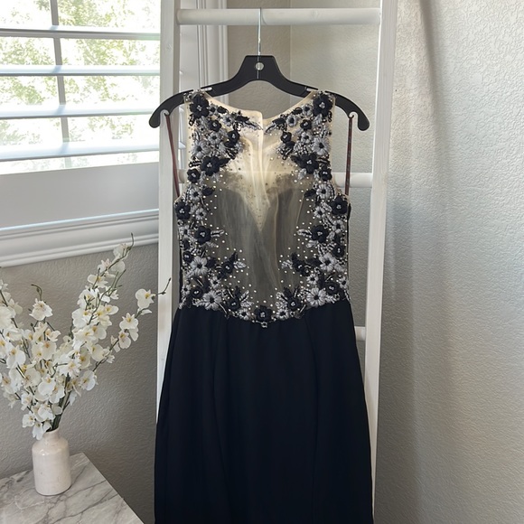 đź’›Camille La Vie gownđź’› - Picture 5 of 13